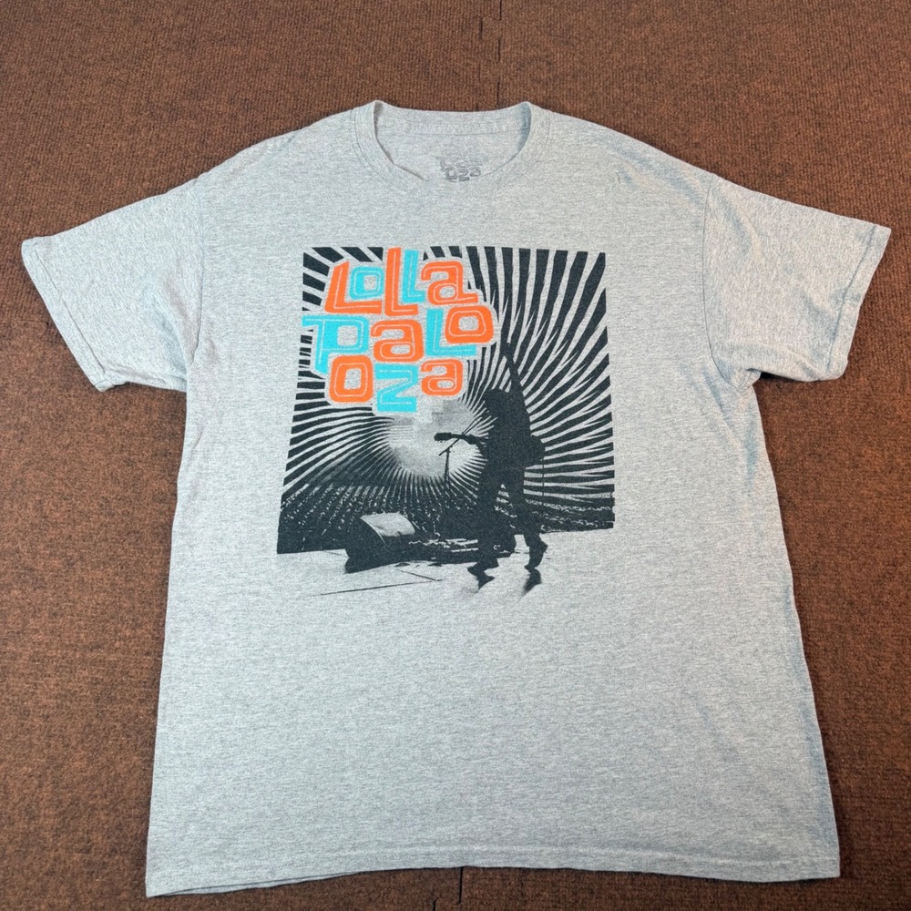 Lollapalooza Graphic T-Shirt Womens XL Gray Music Festival Concert Tee Short Slv